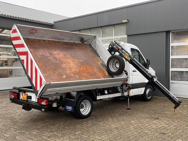 Mercedes-Benz SPRINTER 514 CDI 3-zijden Kipper Euro 6 Hiab 018 laadkraan Airco Trekhaak 3500 kg Navigatiesysteem 1e eigenaar ex Overheid 3-Persoons Kipper Kieper Openlaadbak Kraan Pick-up P-up Gereedschapskist 3 zijdenkipp