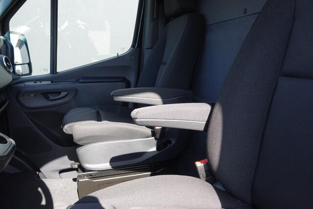 Mercedes-Benz SPRINTER 4x4 319Cdi 190Pk 9G-tronic | L2H1 | 2xSchuifdeur | 4WD | AWD | Bullbar | Treeplanken | 19'' All Terrain | Obsidian Black