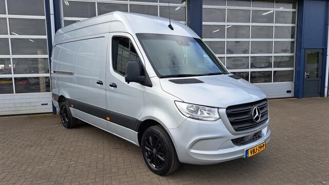 Mercedes-Benz SPRINTER 319CDI 3.0V6 190PK L2H2 / M-Bux / 3.500kg Trekhaak / Leer / Dis