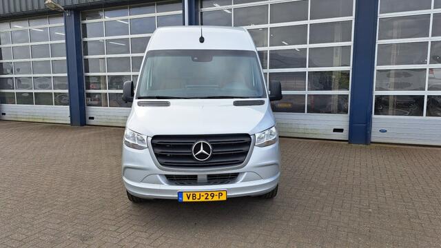 Mercedes-Benz SPRINTER 319CDI 3.0V6 190PK L2H2 / M-Bux / 3.500kg Trekhaak / Leer / Dis