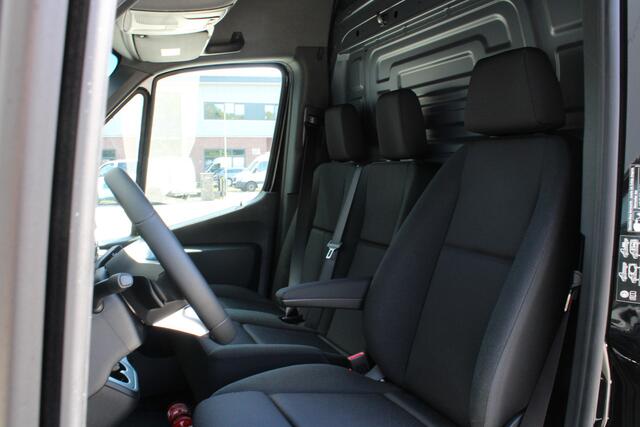 Mercedes-Benz SPRINTER 317CDI L2H2 Pro - 2x Schuifdeur - LED - Mbux 10 - 3.5t Trekhaak - Betimmering - Camera - Carplay - Bind spot - Cruise - Smartphone integratie - Rijklaar