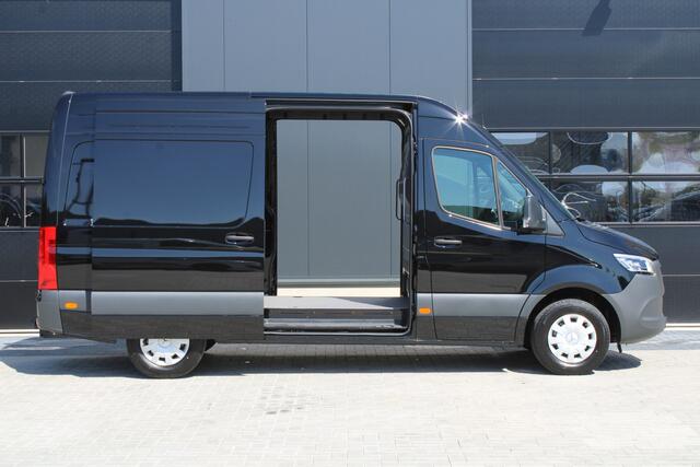 Mercedes-Benz SPRINTER 317CDI L2H2 Pro - 2x Schuifdeur - LED - Mbux 10 - 3.5t Trekhaak - Betimmering - Camera - Carplay - Bind spot - Cruise - Smartphone integratie - Rijklaar