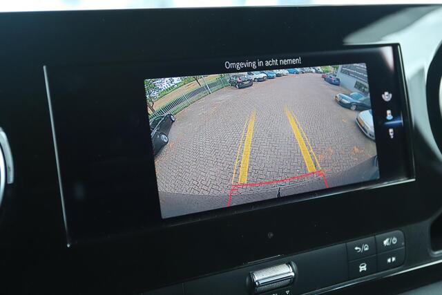 Mercedes-Benz SPRINTER 319 3.0 CDI V6 AUT. L3H2 - 3500 KG TREKHAAK Mercedes-Benz Sprinter 319 3.0 CDI V6 AUT. L3H2 - 3500 KG TREKHAAK | MBUX BREEDBEELD | 18 INCH LMV | CAMERA