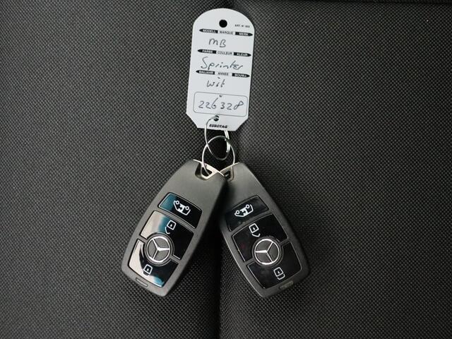 Mercedes-Benz SPRINTER 319CDI 3.0V6 7G-Tronic Automaat L2H2 | 3500Kg Trekhaak | Led | Navigatie | Camera | Airco | Cruise | Betimmering