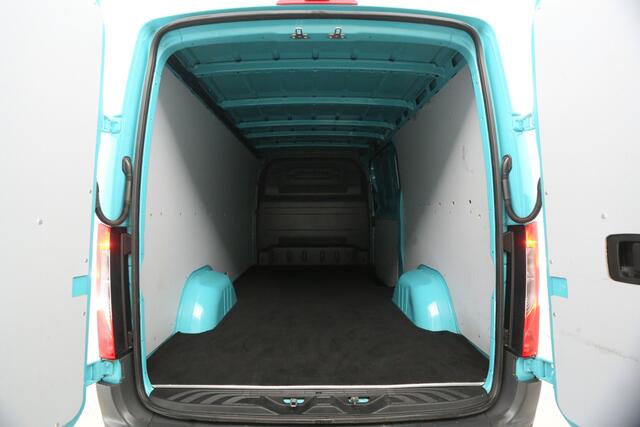 Mercedes-Benz SPRINTER 319 3.0 CDI L2H1 V6 191PK Automaat Airco Cruise Carplay Camera Navigatie 3 Persoons Trekhaak