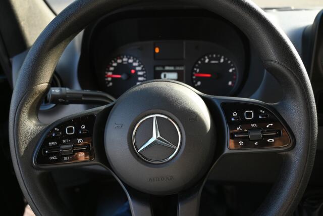 Mercedes-Benz SPRINTER 317 CDI L2H2 RWD MBUX navigatie, 360 graden camera, Geveerde stoel, Etc.