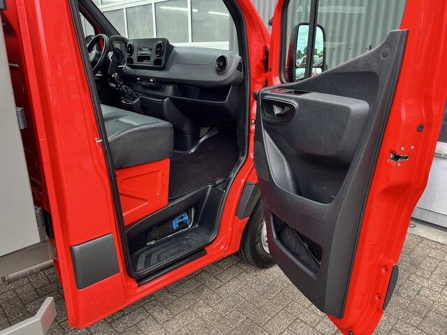 Mercedes-Benz SPRINTER 514 2.2 CDI Kipper Airco Trekhaak 3500kg trekgewicht Telefoonverbinding 3-Persoons Gereedschapskist Kieper Open laadbak Bpm vrij voor particulier gebruik!!