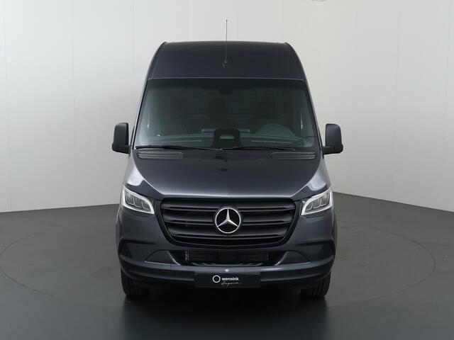 Mercedes-Benz SPRINTER 319 CDI Aut. | L2 H2 | Pro | 3500 KG. AHW | LM Velgen | 3-zits | LED | Parkeercamera | Carplay | Trekhaak | BPM-Vrij |