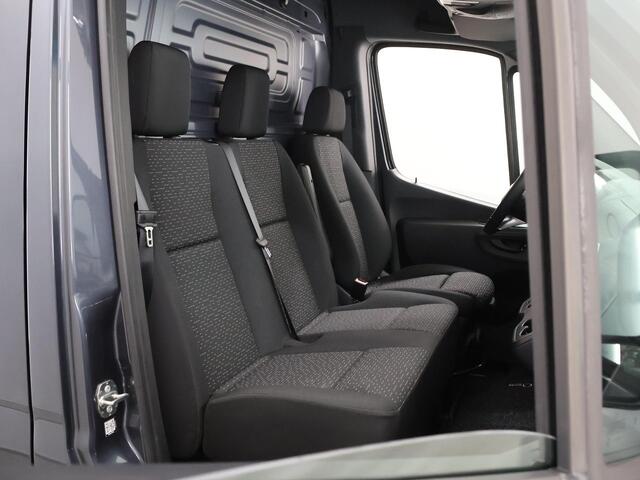 Mercedes-Benz SPRINTER 319 CDI Aut. | L2 H2 | Pro | 3500 KG. AHW | LM Velgen | 3-zits | LED | Parkeercamera | Carplay | Trekhaak | BPM-Vrij |