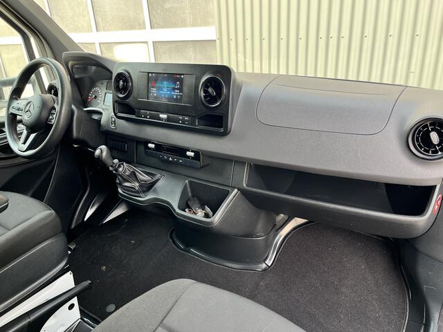 Mercedes-Benz SPRINTER 2.2 CDI MARGE BTW / BPMVRIJ!! Bakwagen 750kg laadklep zijdeur Airco cruise controle Telefoonverbinding Navigatiesysteem Apple carplay Camera 2-Persoons bakwagen verhuiswagen Meubelbak euro 6