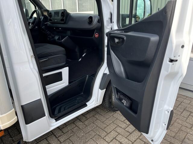 Mercedes-Benz SPRINTER 2.2 CDI MARGE BTW / BPMVRIJ!! Bakwagen 750kg laadklep zijdeur Airco cruise controle Telefoonverbinding Navigatiesysteem Apple carplay Camera 2-Persoons bakwagen verhuiswagen Meubelbak euro 6