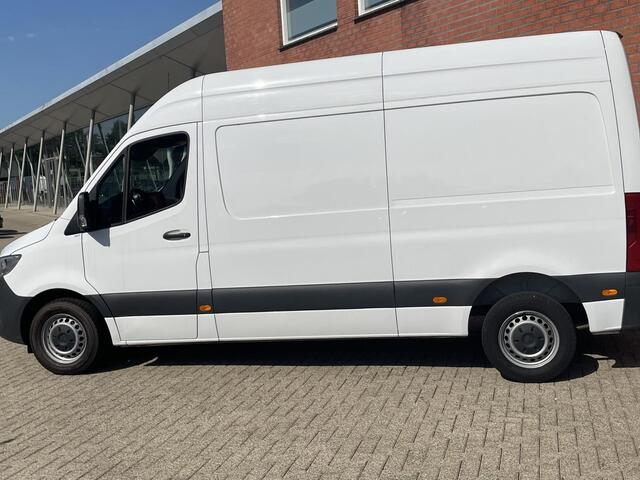 Mercedes-Benz SPRINTER L2H2 Automaat Navi Airco Camera Trekhaak 3Zits DAB