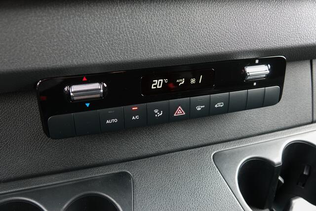 Mercedes-Benz SPRINTER 4x4 319Cdi 190Pk 9G-tronic | L2H1 | 2xSchuifdeur | 4WD | AWD | Bullbar | Treeplanken | 19'' All Terrain | Obsidian Black