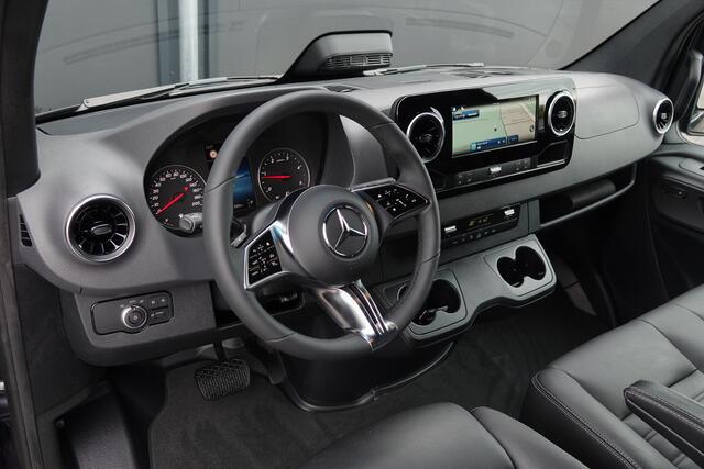 Mercedes-Benz SPRINTER 4x4 319Cdi 190Pk 9G-tronic | L2H2 | 2xSchuifdeur | Stoel-Bank | Leder | 4WD | AWD | Bullbar | Treeplanken | 18'' All Terrain | Tenoriet Grijs