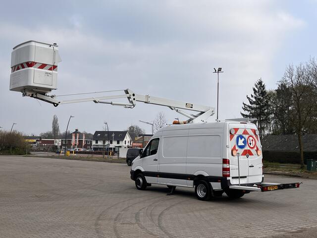 Mercedes-Benz SPRINTER 516 160pk Hoogwerker 14 meter Euro 6 Pto Omvormer Verkeersbord Bedieningspaneel Kastinrichting Airco Cruise control Tachograaf Steunpoten Telefoonverbinding
