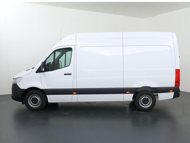 Mercedes-Benz SPRINTER 315 | Aut. | L2 H2 | RWD | PRO | 3500 KG. AHW | Airco | Cruise Control | 3500 KG. AHW | Carplay / Android Auto | Dodehoekassistent | Lane-Assist | Multifunctioneel Stuurwiel | 3-zits |