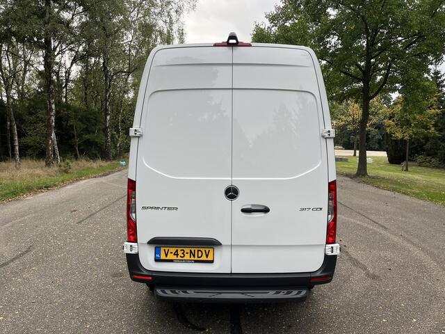 Mercedes-Benz SPRINTER 317 1.9 CDI L2H1 RWD Functional 2022 | Navigatie | Cruise controle | Stoelverwarming | Airco | Multifunctioneel stuurwiel | 6 versnellingen | Camera | Boekjes |