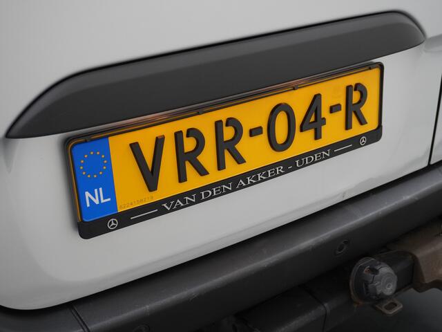 Mercedes-Benz SPRINTER 317 CDI L2H2 Automaat // Trekhaak // MBUX Navigatie // Camera // Armsteun // 3-Persoons // Cruise Control // Zilver met.