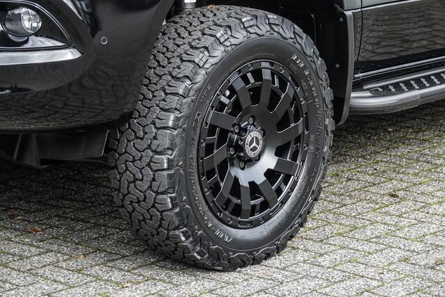 Mercedes-Benz SPRINTER 4x4 319Cdi 190Pk 9G-tronic | L2H2 | 2x Schuifdeur | 4WD | AWD | Bullbar | Treeplanken | 18'' All Terrain | Obsidian Black