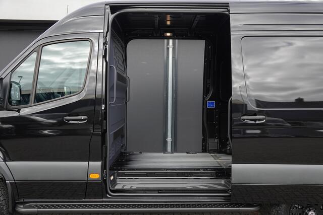 Mercedes-Benz SPRINTER 4x4 319Cdi 190Pk 9G-tronic | L2H2 | 2x Schuifdeur | 4WD | AWD | Bullbar | Treeplanken | 18'' All Terrain | Obsidian Black
