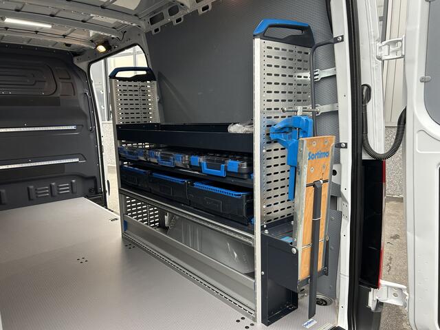 Mercedes-Benz SPRINTER 317 CDI L2 H1 SORTIMO / Automaat / MBUX / Camera / Parkeersensoren / Navigatie / Airco