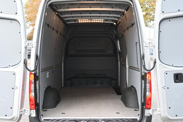Mercedes-Benz SPRINTER 317 CDI L2H2 RWD MBUX met camera, Led in laadruimte, Opstap