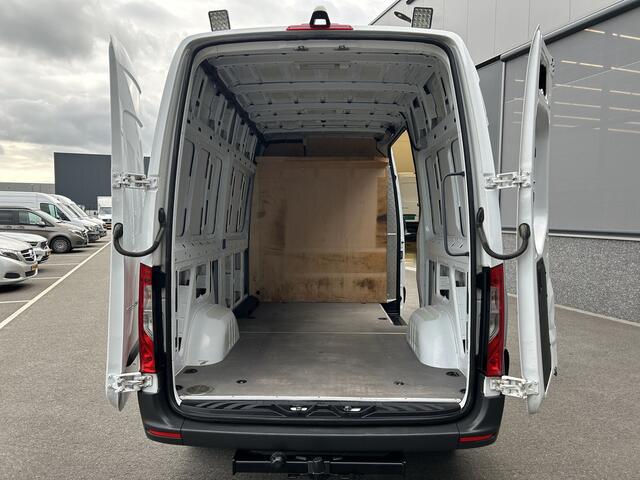 Mercedes-Benz SPRINTER 317 CDI L2 H2 2800KG Trekhaak / MBUX / Camera / Navigatie / Stand kachel / Airco / 270 Graden achterdeuren