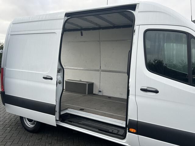 Mercedes-Benz SPRINTER 317 CDI 170 PK / L2H2 / 270 A DEUREN / AIRCO / CRUISE / APPLE CARPLAY / CAMERA / 3-ZITS