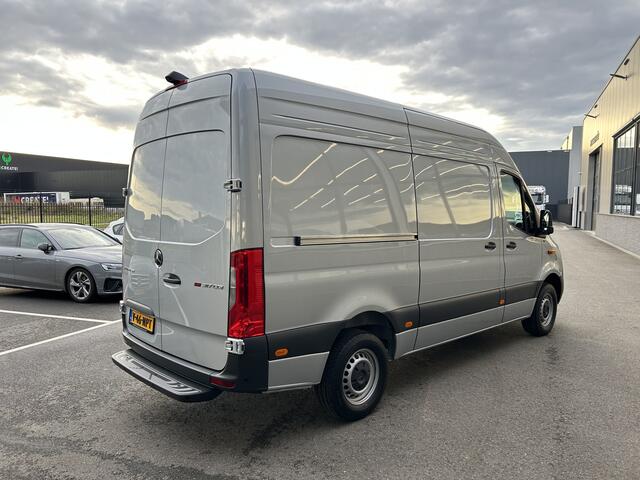 Mercedes-Benz SPRINTER 317 CDI L2 H2 Pro LED / MBUX / Navigatie / Camera / Parkeersensoren / Cruise control / Airco / 270 Graden achterdeuren