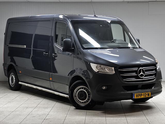 Mercedes-Benz SPRINTER 211 1.9 CDI L2H2 FWD /AUTOMAAT! /Trekhaak! /Camera /3-Zitplaatsen /Zij-schuifdeur rechts /Apple + Android /DAB+! /Keyless Go /Stoelverw. /Navi /Climat /Cruise /Elek. pakket /Bluetooth /Armsteun.