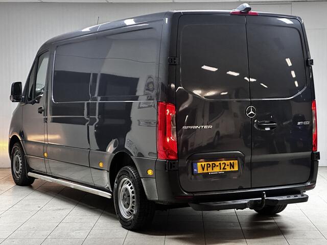 Mercedes-Benz SPRINTER 211 1.9 CDI L2H2 FWD /AUTOMAAT! /Trekhaak! /Camera /3-Zitplaatsen /Zij-schuifdeur rechts /Apple + Android /DAB+! /Keyless Go /Stoelverw. /Navi /Climat /Cruise /Elek. pakket /Bluetooth /Armsteun.