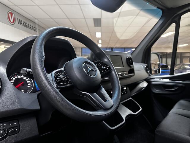 Mercedes-Benz SPRINTER 211 1.9 CDI L2H2 FWD /AUTOMAAT! /Trekhaak! /Camera /3-Zitplaatsen /Zij-schuifdeur rechts /Apple + Android /DAB+! /Keyless Go /Stoelverw. /Navi /Climat /Cruise /Elek. pakket /Bluetooth /Armsteun.