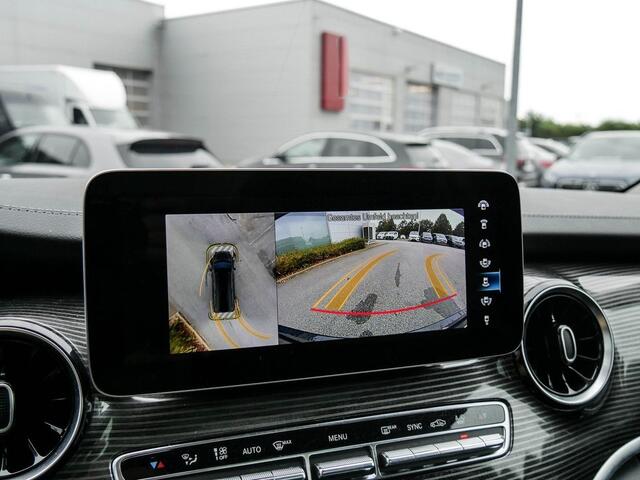 Mercedes-Benz V-KLASSE 250d Lang Avantgarde Grijs Kenteken Panoramadak Leder Trekhaak Burmester 360 Camera 18 Inch