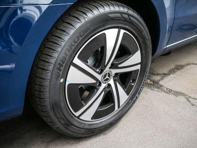 Mercedes-Benz V-KLASSE 220d L2 Nieuw Model Widescreen Cockpit Distronic Trekhaak LED Camera