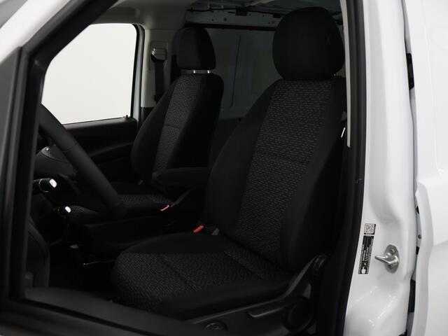 Mercedes-Benz VITO eVito Bestelwagen 66 kWh L2 | Navigatie | Parkeercamera | Stoelverwarming | Lederen stuurwiel
