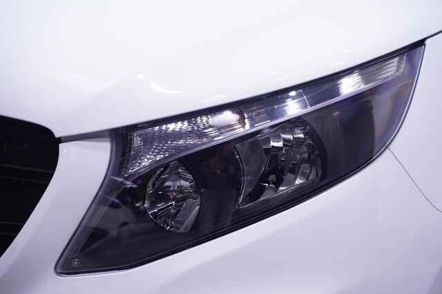 Mercedes-Benz VITO 114 CDI 136 pk Lang Airco, 19"LMV Sidebars, Bumpers in Kleur, Zwarte Grille, Cruise Control, 3-Zits