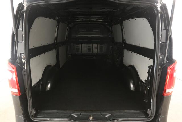 Mercedes-Benz VITO 119 CDI Extra Lang 191PK Automaat Airco Cruise Camera Trekhaak Navigatie 3 Persoons LED 18''LMV