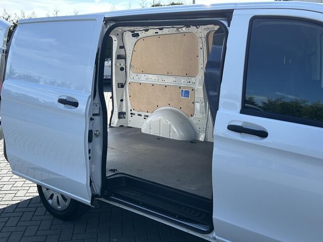 Mercedes-Benz VITO 110 CDI 102 PK RWD / L2H1 / 1e EIGENAAR / TREKHAAK / 50.667 KM !! / AIRCO / CRUISE / BLUETOOTH