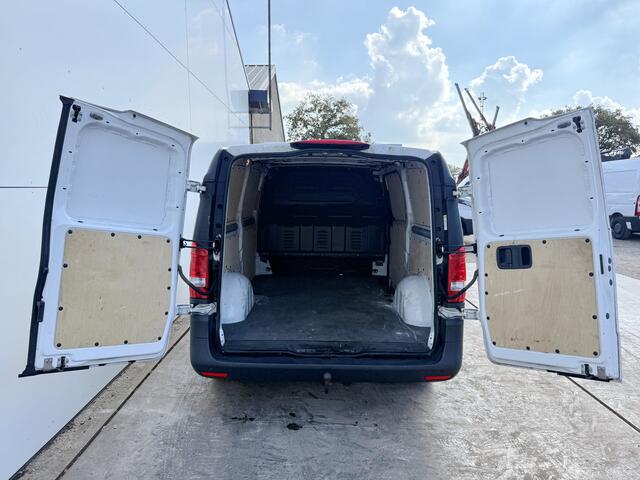 Mercedes-Benz VITO 114 2.1 CDI Automaat Climate Control Cruise Control Parkeersensoren voor achter Apple Carplay Android Auto Trekhaak