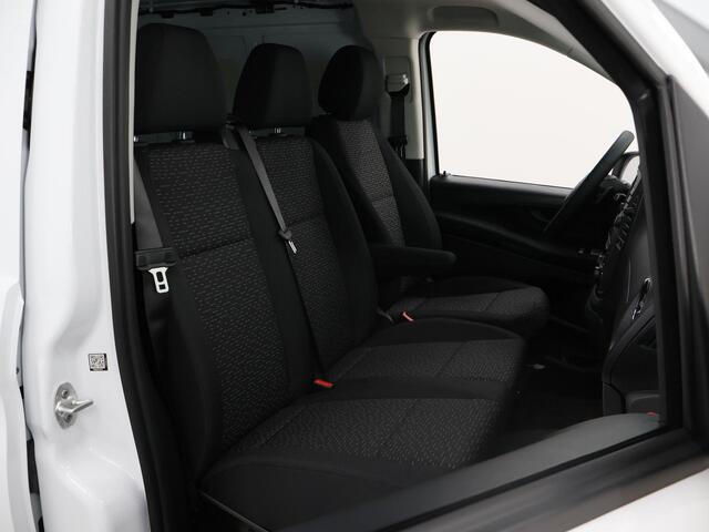 Mercedes-Benz VITO eVito Bestelwagen 66 kWh L2 | Navigatie | Achteruitrijcamera | Stoelverwarming | Cruise Control | Bijrijdersbank | Achterdeuren |
