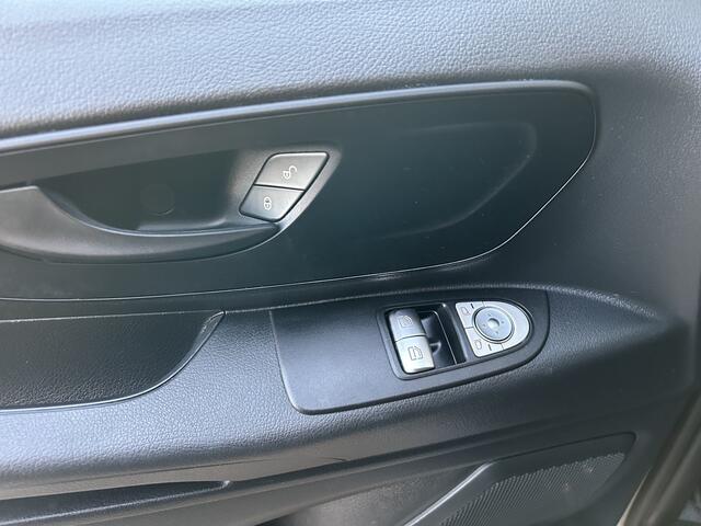 Mercedes-Benz VITO 116 CDI L2 Pro 2500KG Trekhaak / MBUX / Camera / Navigatie / Cruise control / Airco / LMV / Achterdeuren