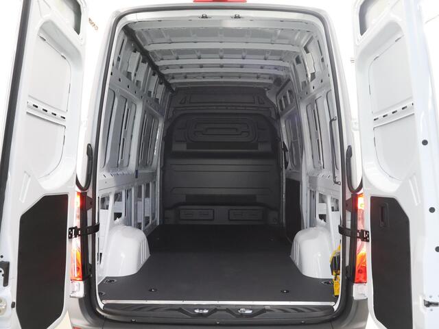 Mercedes-Benz eSprinter 414 L2 H2 RWD PRO 81kWh | 115 kW Snelladen | Trekhaak | Smartphone integratie pakket | Achteruitrijcamera | Standkachel | Stoelverwarming |