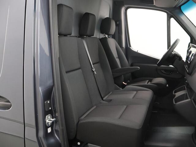 Mercedes-Benz eSprinter 414 GB L2 H2 PRO | 81 kWh | 4250 GVW | Smartphone integratie pakket | 2000 KG Trekhaak | Cruise-Controle | MBUX | Achteruitrijcamera | DC laden 115 kW |