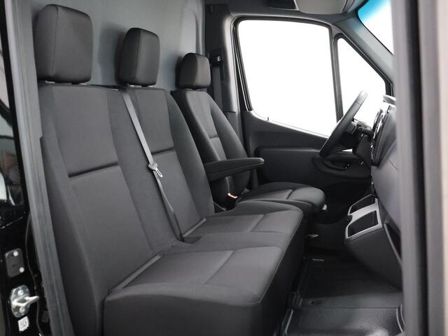 Mercedes-Benz eSprinter 414 GB L2 H2 PRO | 81 kWh | 4250 GVW | 2000 KG Trekhaak | Cruise-Controle | MBUX | Achteruitrijcamera | DC laden 115 kW | Smartphone integratie pakket |