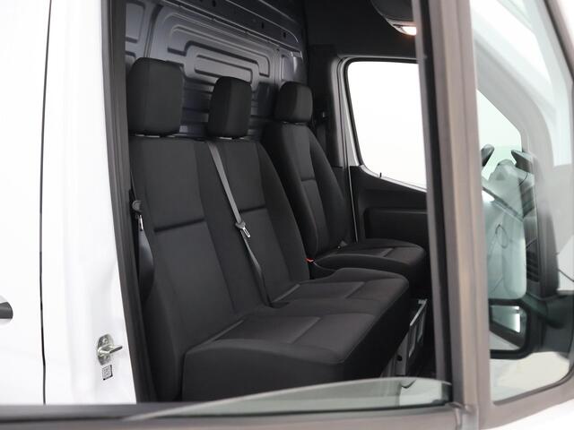 Mercedes-Benz eSprinter L2 H2 | 55 kWh | Parkeercamera | Bluetooth | Stoelverwarming | Keyless Go | Certified
