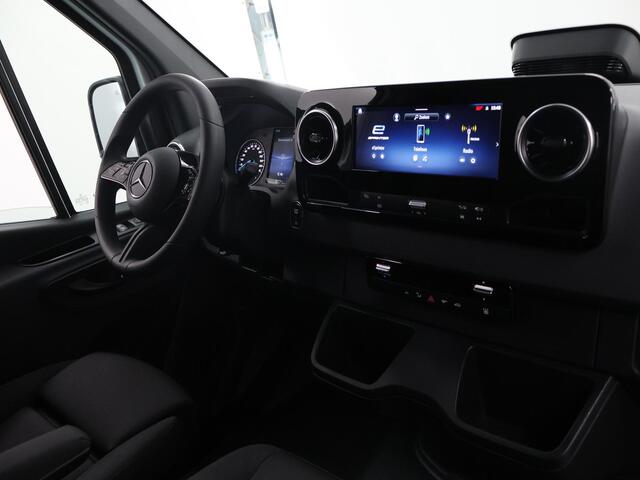 Mercedes-Benz eSprinter 314 L2 H2 PRO | 81 kWh | 100% elektrisch | 2000kg Trekhaak | 115Kw/u DC Snelladen | Smartphone integratie pakket | Carplay | Camera | Comfort bestuurdersstoel |