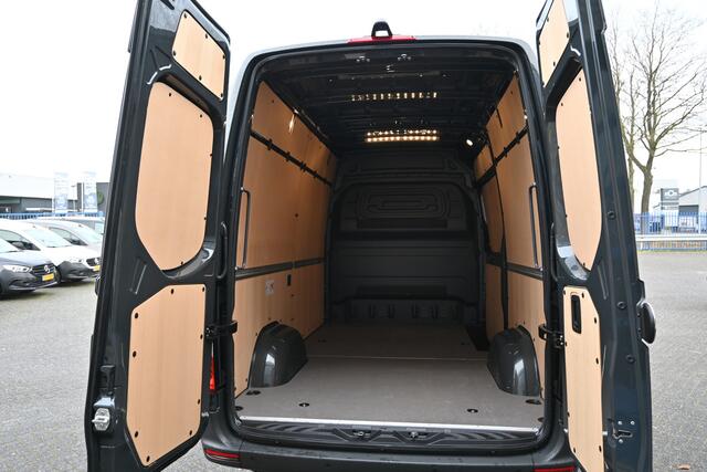 Mercedes-Benz eSprinter 320 L2H2 Select 81kWh DC Laden 115kW, Distronic, Trekhaak, Etc.