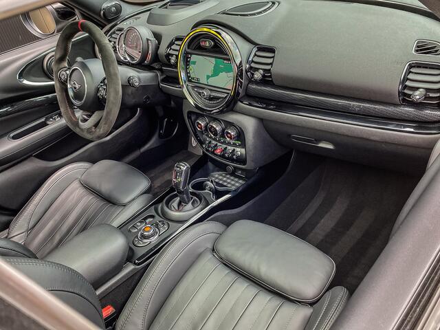 Mini CLUBMAN 2.0 JCW ALL4 306PK Automaat | PANO | SPORTSTOELEN | LEDER | CAMERA | STOELVERWARMING | HEAD-UP |