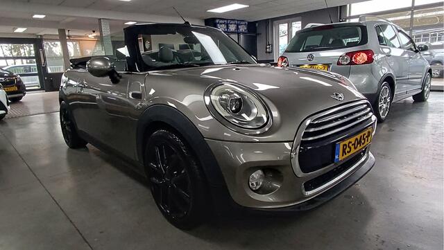 Mini COOPER Mini Cabrio 1.5 Chili Serious Business 94285 Km navi Pdc