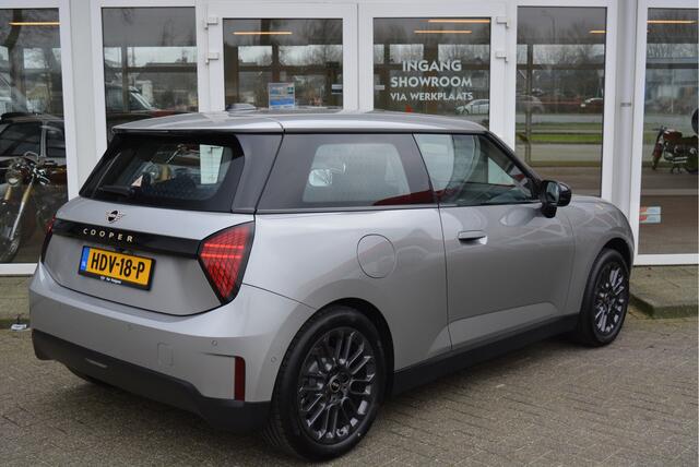 Mini COOPER Mini E Essential XS 40.7 kWh | NIEUW | 17 INCH | Electric | Elektrisch |